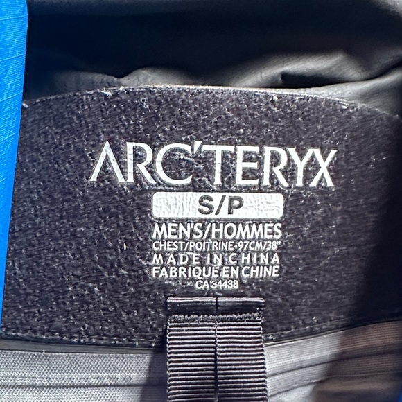 Arc'teryx Vibrant Blue Raincoat - Picture 3 of 3